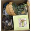Image 1 : BOX OF ESTATE ITEMS INC A GLASS VASE