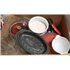 Image 1 : ESTATE BOX OF KITCHEN ITEMS INC ROASTERS & PYREX -
