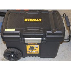 DEWALT 15GL TOOL CHEST