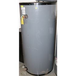 LARGE RHEEM RUUD COMMERCIAL HOTWATER STORAGE