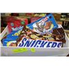 Image 1 : BOX WITH ASSORTED CHOCOLATES INCLUDING COOKIES,