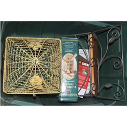 BOX WITH DECORATIONS AND GAMES