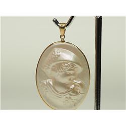 #32-14K GOLD MOTHER OF PEARL PENDANT