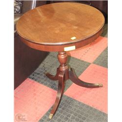 VINTAGE MAHOGANY PARLOUR TABLE W/ CLAW FEET