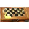 Image 1 : VINTAGE PERUVIAN WOOD CHESS SET