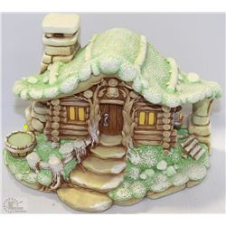 PENDELFIN CHRISTMAS CABIN WITH BOX