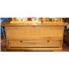 Image 1 : SOLID WOOD FRONT ENTRY STORAGE BENCH