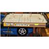 Image 1 : VINTAGE BOBBY ORR HOCKEY TABLE ON LEGS