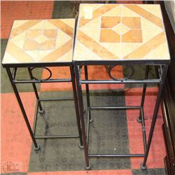 2 NESTING TABLES