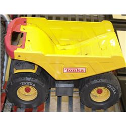 LARGE TONKA PLASTIC AND METAL DUMP TRUCK