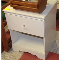 SMALL END TABLE WITH DRAWER