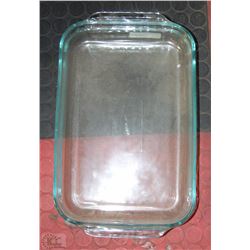 PAIR OF RECTANGLE PYREX BAKING PANS