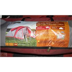 OZARK TRAIL 18'X16' DOME TENT