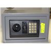 Image 1 : SMALL SAFE