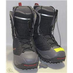 BRAND NEW PAIR OF SIZE 10 MEMORY FIT SOLACE SOLOMON