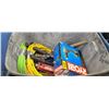 Image 1 : TOTE WITH 3 EXTENTION CORDS, 2 SCREWJACKS AND