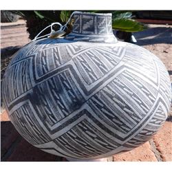 Anasazi Black & White Olla