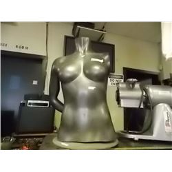 MANNIQUIN - ON STAND - ONE ARM - FEMALE