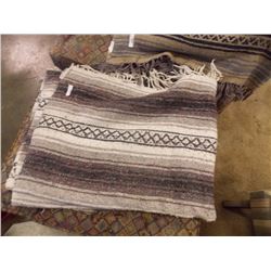 WOOL BLANKET - WHITE WITH PATTERN