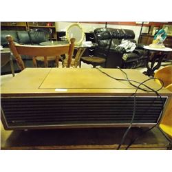 RETRO STEREO WITH BUILT IN TURN TABLE