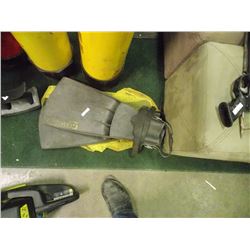 PAIR OF FINS