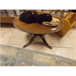 VINTAGE OVAL END TABLE WITH GLASS