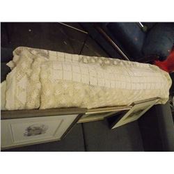 LARGE LACE TABLE CLOTH