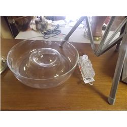 CRYSTAL SALT & PEPPER WITH GLASS CHIP & DIP  DISH