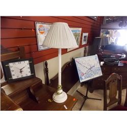 VINTAGE TALL TABLE LAMP - WHITE