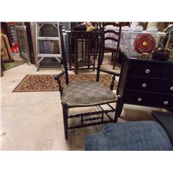 RETRO SPINDLES SIDE CHAIR