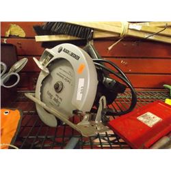 CIRCULAR SAW - B & D