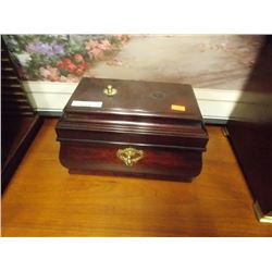 JEWELRY BOX WITH KEY