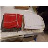Image 1 : LOT OF LINEN & TOWELS