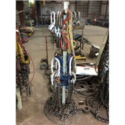 LARGE QUANTITY OF CHAINS / LIFTING EQUIPMENT ON STAND