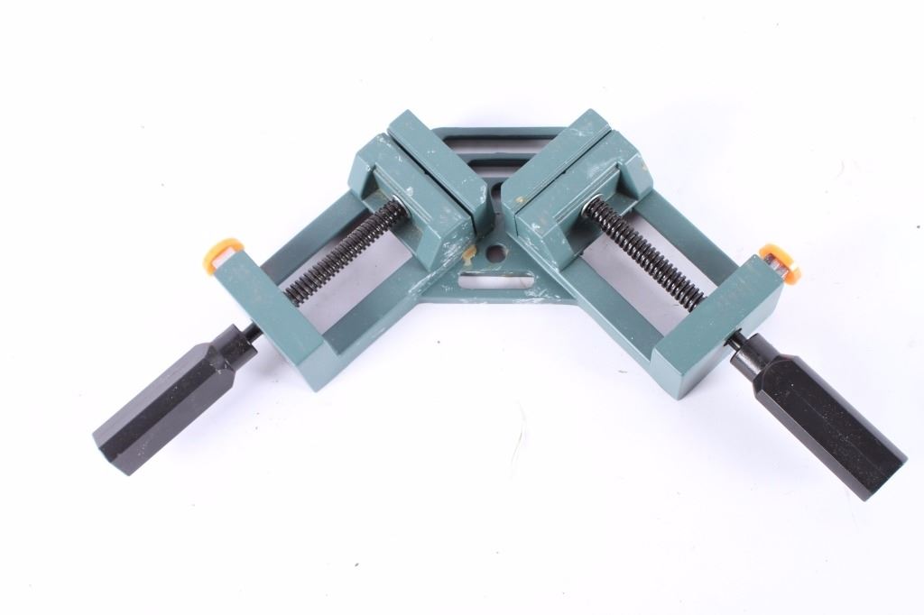 2 corner clamps