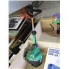 Image 1 : Feather Lite Weed Eater