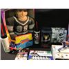 Image 2 : LARGE LOT OF WAYNE GRETZKY AND EDMONTON OILERS COLLECTABLES