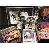 Image 2 : LARGE LOT OF WAYNE GRETZKY AND EDMONTON OILERS COLLECTABLES