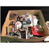 Image 2 : LARGE LOT OF ASSORTED HOCKEY / SPORTS CARDS