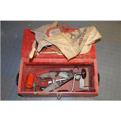 TOOLBOX WITH VINTAGE TOOLS INCL CYCLONE SOWER,
