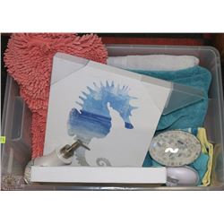 TOTE WITH NEW BATHROOM SET INCL BATH TOWELS,