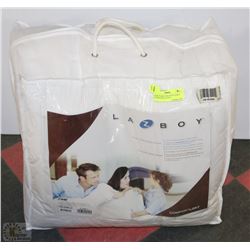 LAZBOY KING SIZE DUVET DOWN ALTERNATIVE DUVET