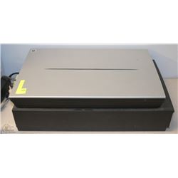 EPSON PERFECTION V700 SCANNER