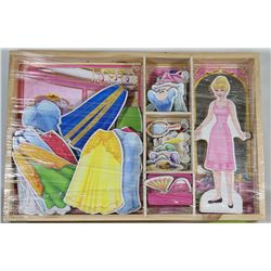 MAGNETIC DRESS-UP DOLLS
