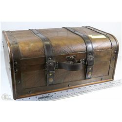 LARGE BROWN WOOD STORAGE/TRINKET