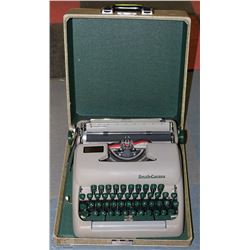 VINTAGE MANUAL TYPEWRITER - SMITH-