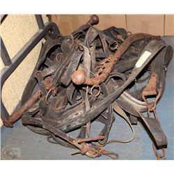 VINTAGE HORSE HARNESS WITH METAL COLLAR