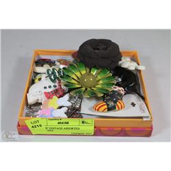 BOX OF VINTAGE ASSORTED BROOCHES