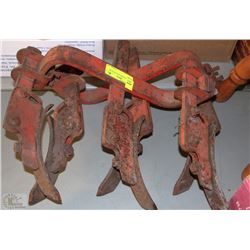 VINTAGE GARDEN SET OF BLOW TEETH