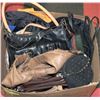Image 1 : LARGE BOX W/12 PURSES - MOSTLY LEATHER